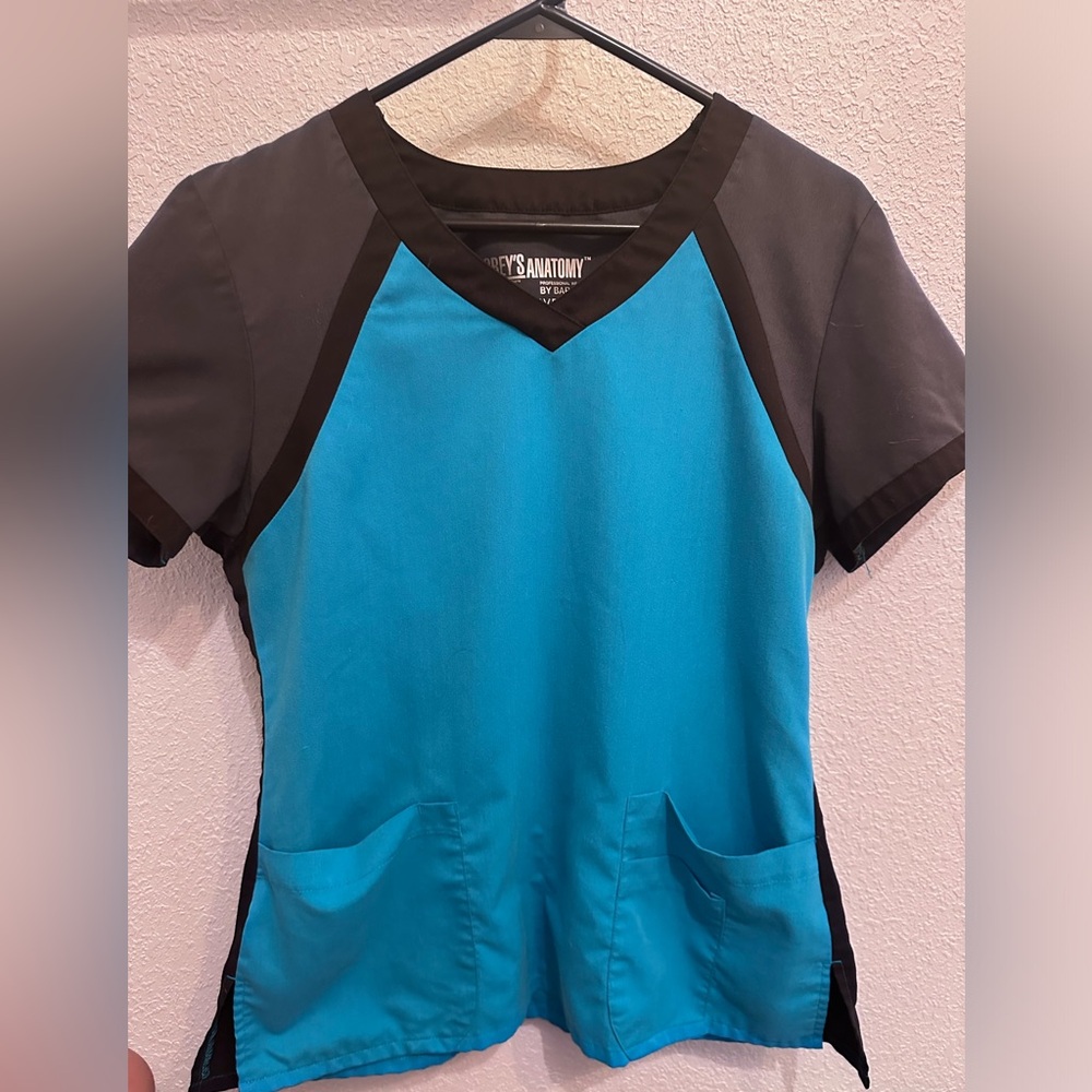 Greys anatomy black and blue scrub top